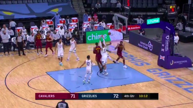 Momento magico per Andre Drummond: ma qui cosa voleva fare?