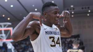 Oscar Tshiebwe transfers to Kentucky