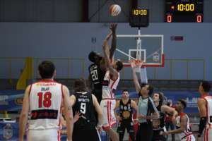Udine conduce, Forlì rimonta ma la OWW vince 67-62 e vola in semifinale