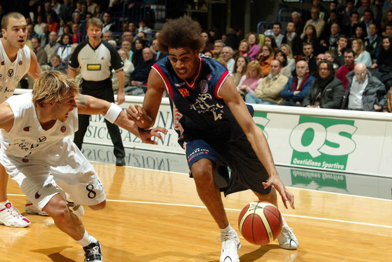 Thabo Sefolosha si ritira