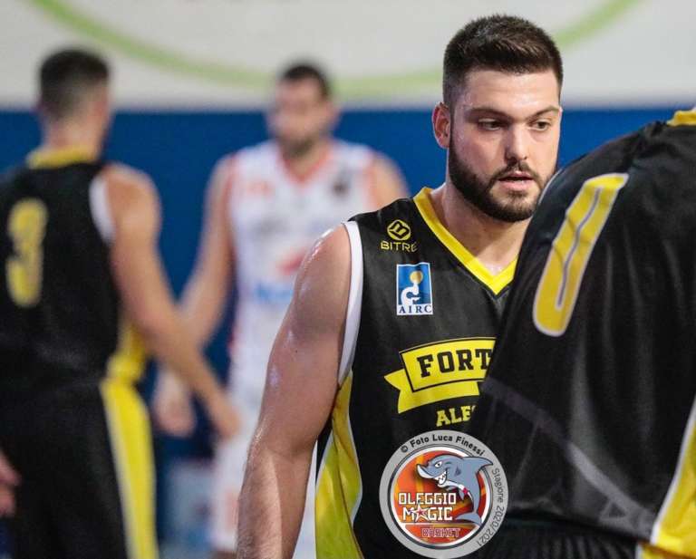 Oleggio Magic Basket, firmato Marco Giancarli