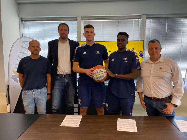 Verona: Presentati Adobah e Nonkovic. Avelia si conferma partner