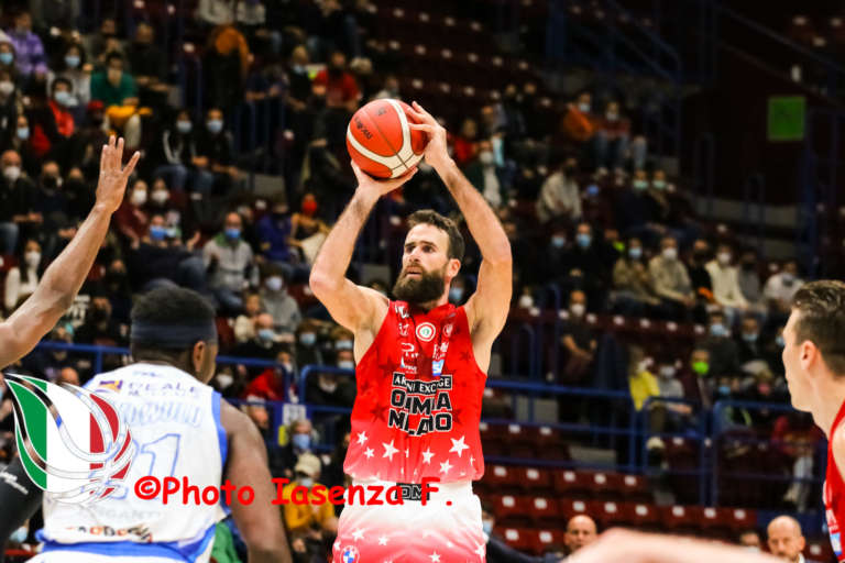 Olimpia Milano, intervento in artroscopia per Gigi Datome