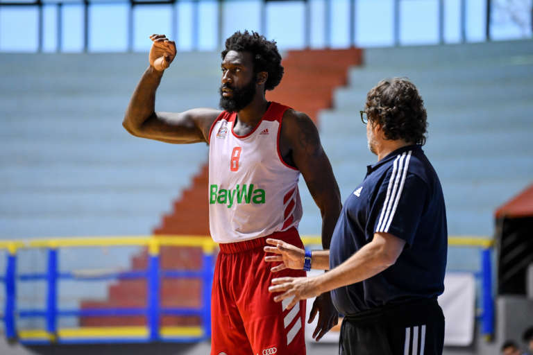 Othello Hunter retires at 37