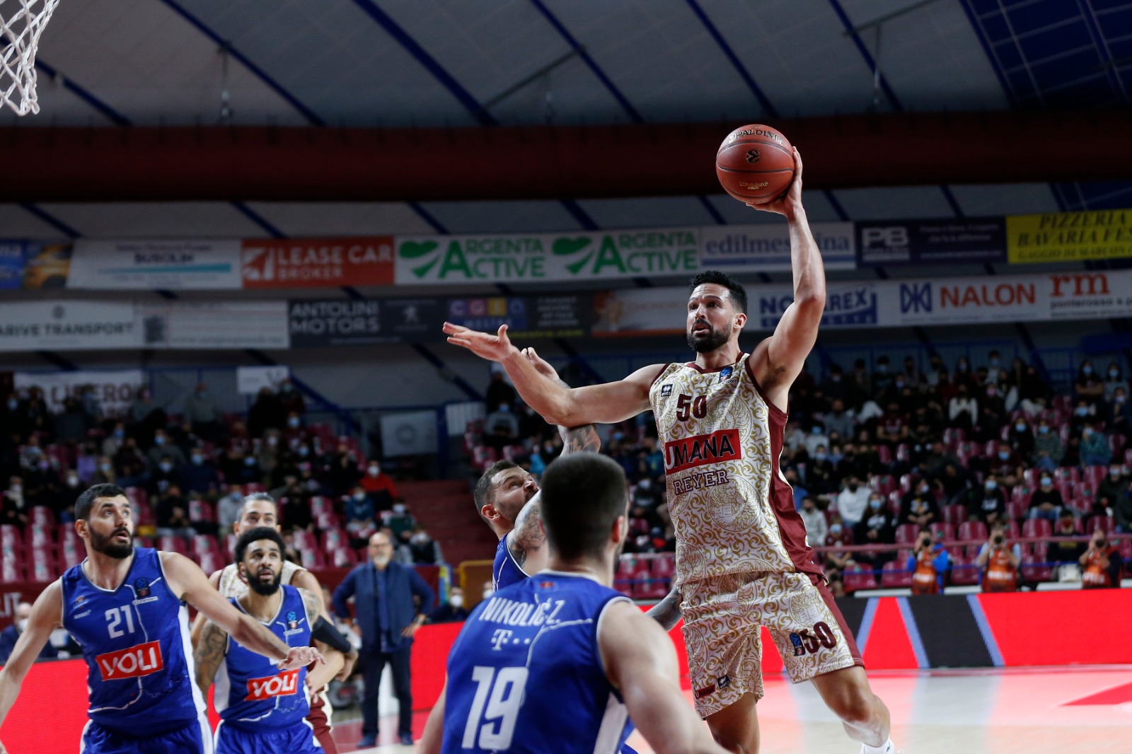 A super Venice beats leaders Buducnost