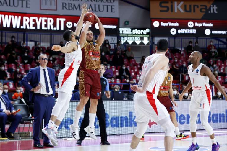 Bourg batte Venezia sulla sirena: decide il buzzer beater di Harris