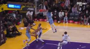 Ja Morant, stoppata pazzesca: un salto alla Tamberi e bimane su Bradley