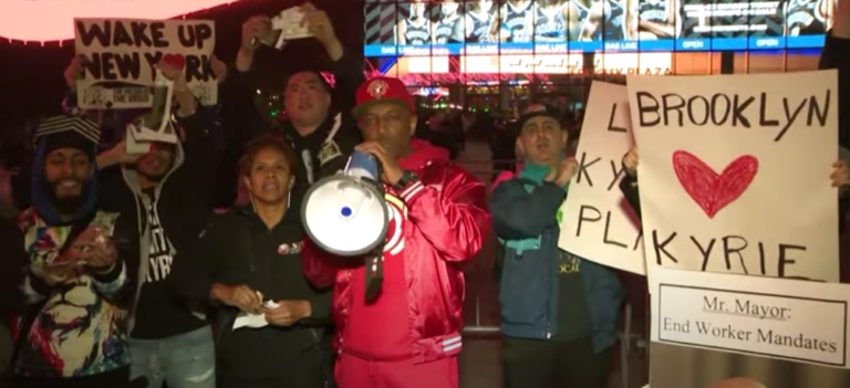 Nets, manifestazione fuori dal Barclays Center in supporto a Kyrie Irving