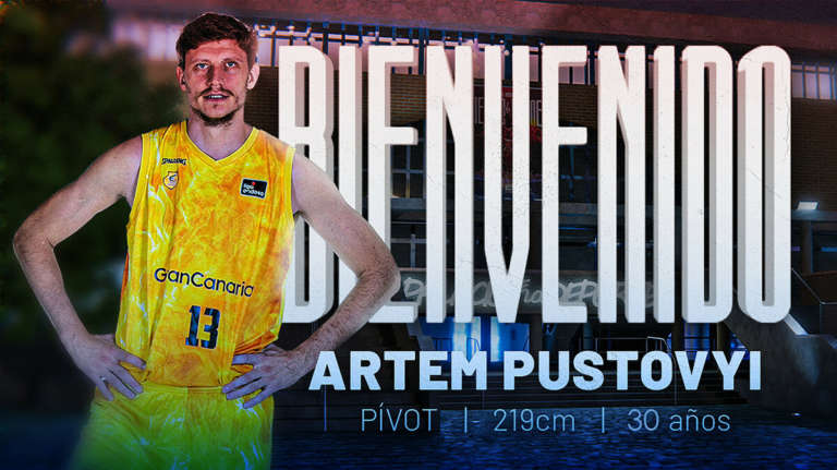 Artem Pustovyi firma a Murcia