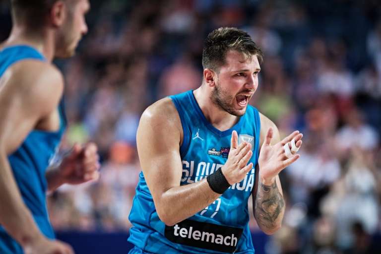 Dallas, rinviata la prima del duo Doncic-Irving
