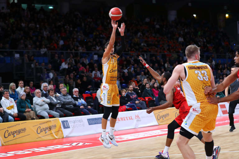 Cheatam-Mazzola-Moretti e Pesaro affossa Varese