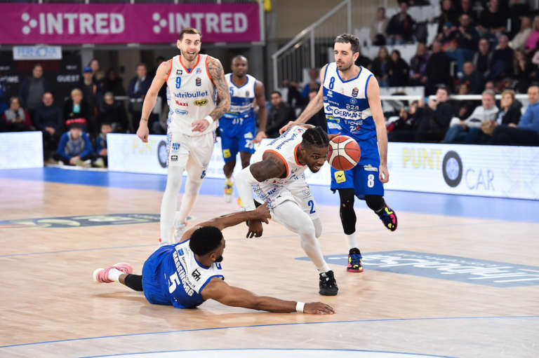 Brescia-Treviso, l’incredibile finale e il canestro vincente di Iroegbu