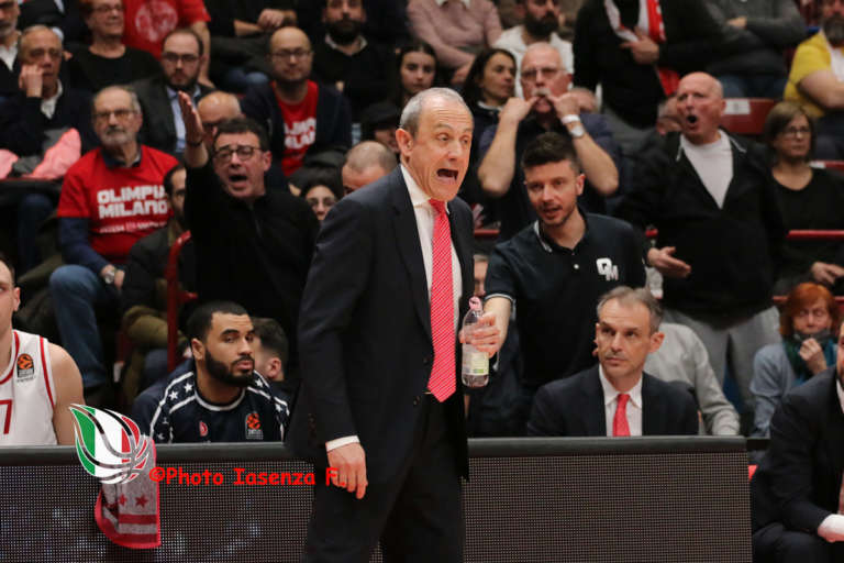 Ettore Messina: “Abbiamo giocato bene e grazie al pubblico, atmosfera perfetta”.