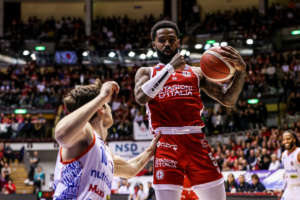 Trieste vola con Bartley e Davis. Treviso annichilita nel primo tempo