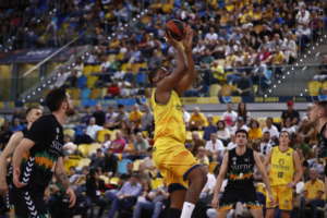 Gran Canaria, infortunio a ginocchio e caviglia per Damien Inglis