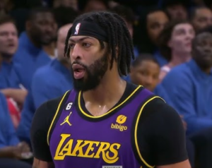 Lakers evaluating Anthony Davis long-term extension