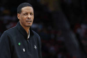 Houston solleva dall’incarico coach Silas
