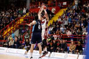 Venezia vince a Napoli: decide il buzzer beater di Mitchell Watt