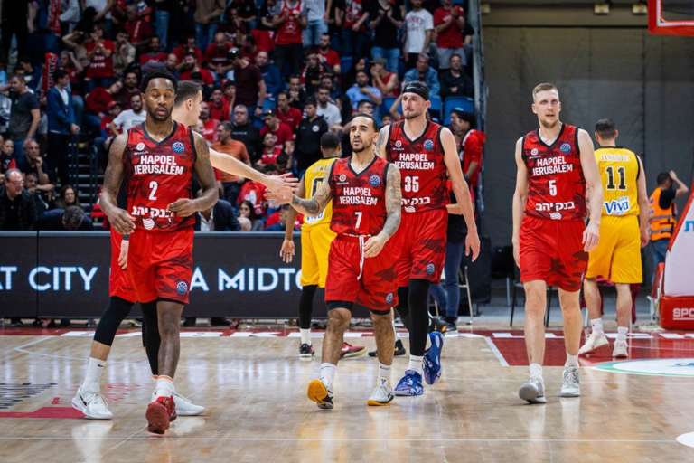 Hapoel parte forte e controlla: AEK ko in Gara 1
