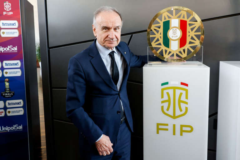 Gianni Petrucci: Mi diverto a prendere insulti social quando mi ricandido. Perciò lo rifarò