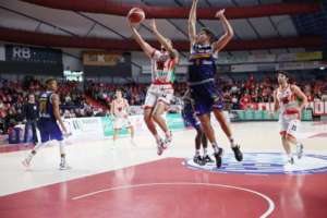 Mestre ritrova la vittoria superando al Taliercio Bisceglie: super partita di Caversazio