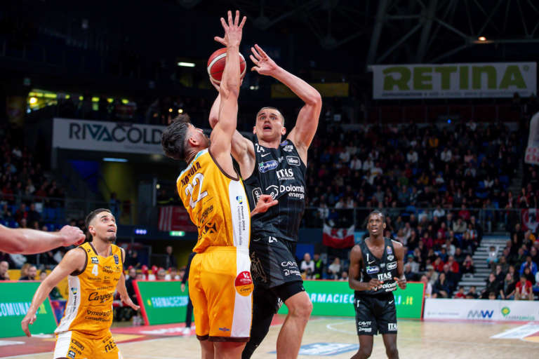 Trento fa valere la legge del più forte: Pesaro crolla nel 3°quarto