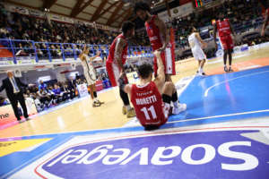 La Pallacanestro Varese conferma: almeno quattro settimane di stop per Davide Moretti