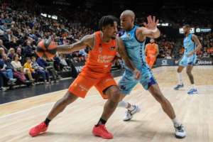 Il Barça demolisce il Baskonia. Valencia vince in volata, successi per Unicaja e Madrid
