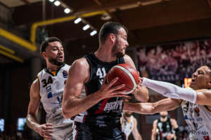 La Virtus Bologna cresce. Come Zizic e Cordinier