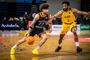 Reyer Venezia: the search for a guard continues. No deal with Hunter Hale