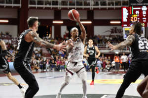 Justin Robinson extends with Trapani Shark until 2026