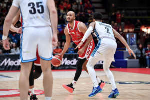 Olimpia Milano-Napolibasket: Shavon Shields out per un problema all’inguine