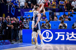 Anadolu Efes, Justus Hollatz verso il Bayern Monaco