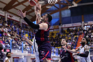 Gentile trascinatore, l’Urania vince a Brindisi 83-66 e conquista l’ultimo posto playoff