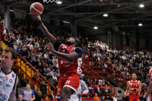 Futuro in divenire per Elisèe Assui: anche l’Olimpia Milano osserva la situazione