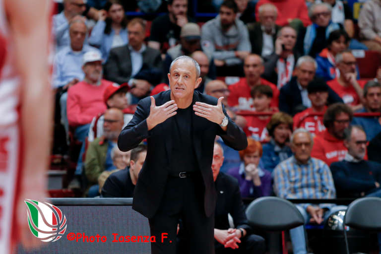 Messina: ‘Buona partita, vittoria meritata. Ho fatto fatica a capire l’arbitraggio stasera’