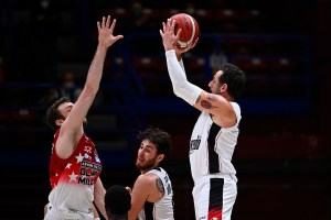 Highlights: Marco Belinelli eguaglia il career-high nel big match contro l’Olimpia Milano