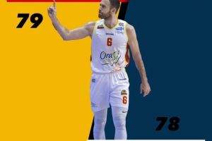 Simioni stoppa Mayfield, Cinciarini la chiude dalla lunetta: Ravenna batte Ferrara