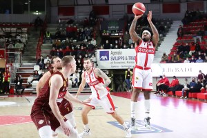 Il cuore enorme di Varese e uno strepitoso Marcus Keene piegano Venezia