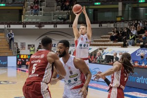 Reggio Emilia non molla fino all’ultimo, porta Trieste al supplementare e vince