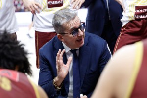 De Raffaele: Contro Bourg sarà importante controllare i rimbalzi e limitare i loro giocatori chiave