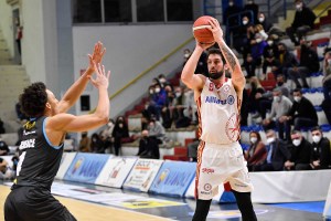 Davis e Mian stendono la Vanoli nel finale, rientro vincente per Trieste