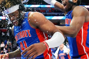 Tripla di Bey, Detroit si riscatta contro San Antonio