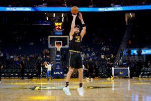 Warriors star Klay Thompson expected to make season debut on Sunday vs Cavs