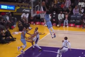 Ja Morant, stoppata pazzesca: un salto alla Tamberi e bimane su Bradley