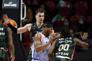 Brown duo shines as UNICS downs Barcelona in Kazan
