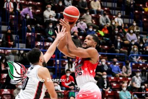 Milano, Kyle Hines in talks for contract extension