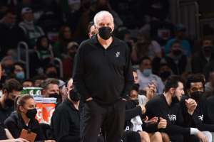 Gregg Popovich becomes first coach in NBA history with 2000 games in same team