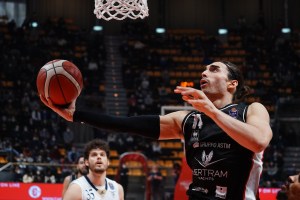 La Fortitudo esce fra i fischi. Tortona sbanca il Paladozza 74-92