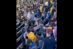 Lakers-Kings in campo, ma in tribuna scoppia la rissa